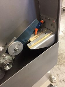 Blade Cleaning Mechanism