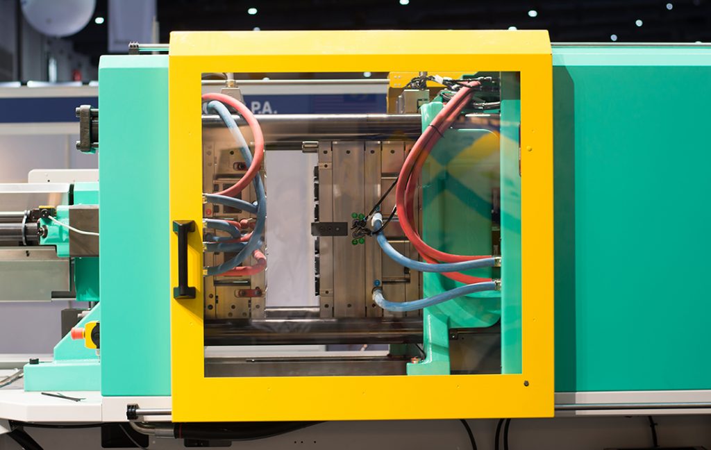 Injection molding machine used for the forming of plastic parts